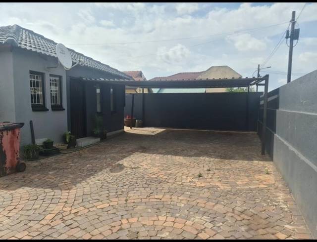3 BEDROOM HOUSE FOR SALE IN PROTEA GLEN